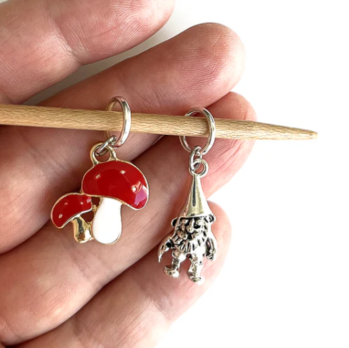 Stitch markers duo