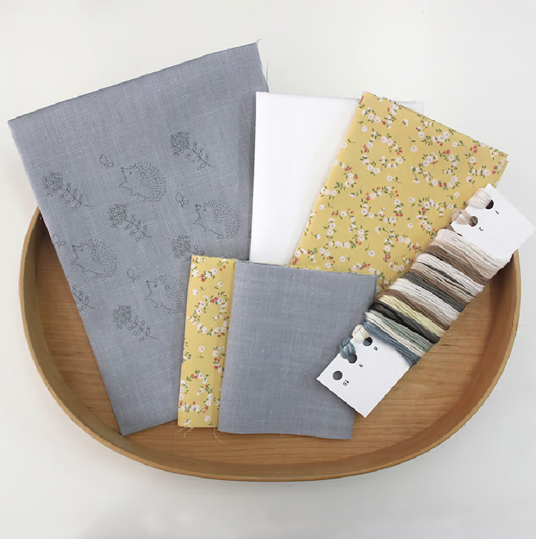 Chicchi Hedgehog and Nanohana mini tote embroidery kit