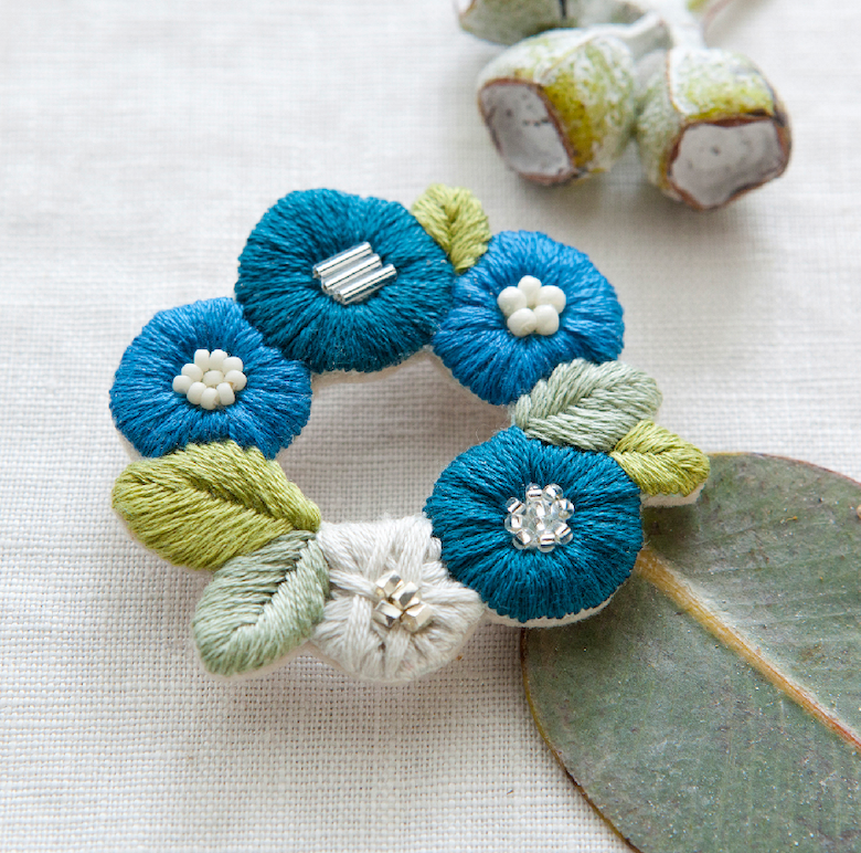 k.omono floret wreath brooch 刺繍キット