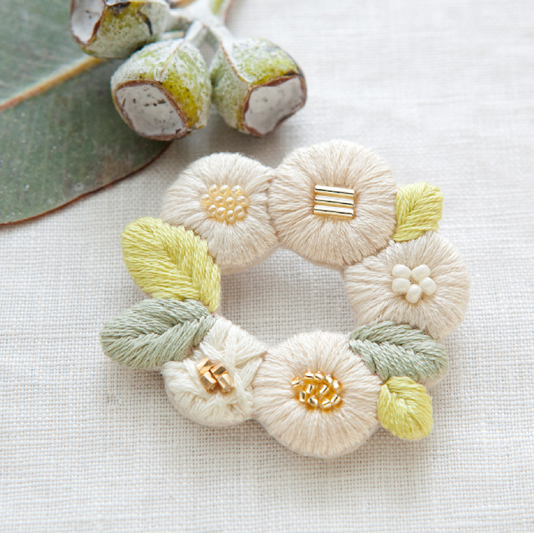 k.omono floret wreath brooch 刺繍キット