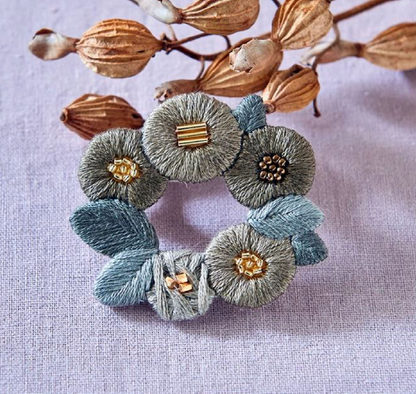 k.omono floret wreath brooch 刺繍キット